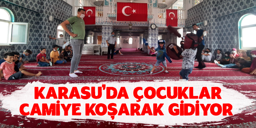 Çocuklar Camiye Koşarak Gidiyor